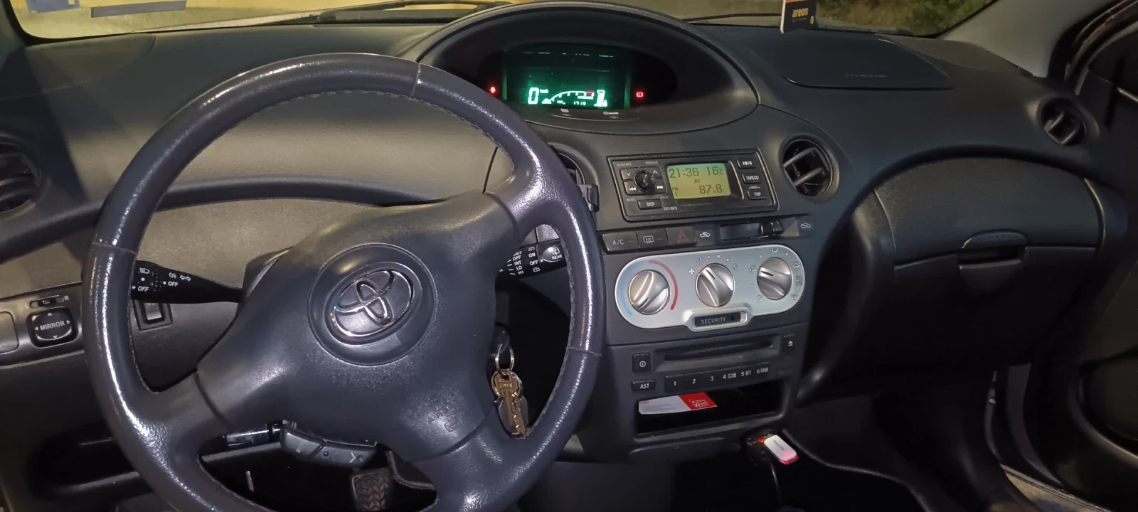 Toyota Yaris  - изображение 7