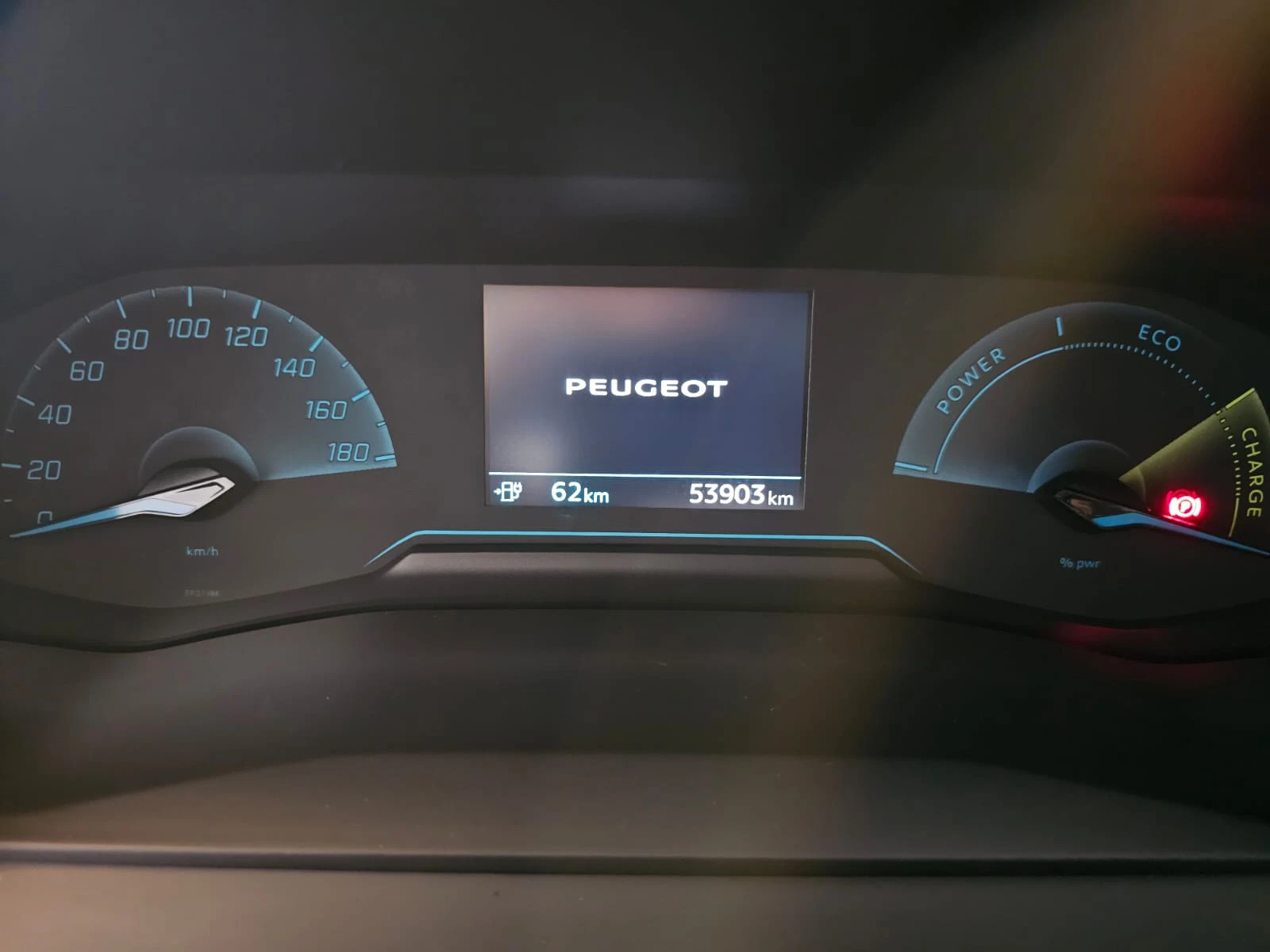 Peugeot 2008 E ACTIVE PACK 136кс - изображение 10