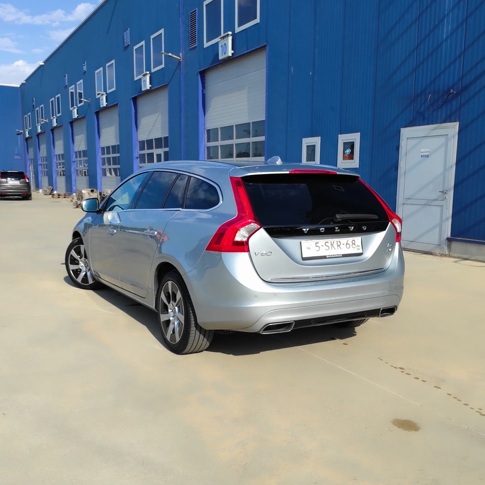 Volvo V60 2, 4 Plug in Hybrid  - изображение 6