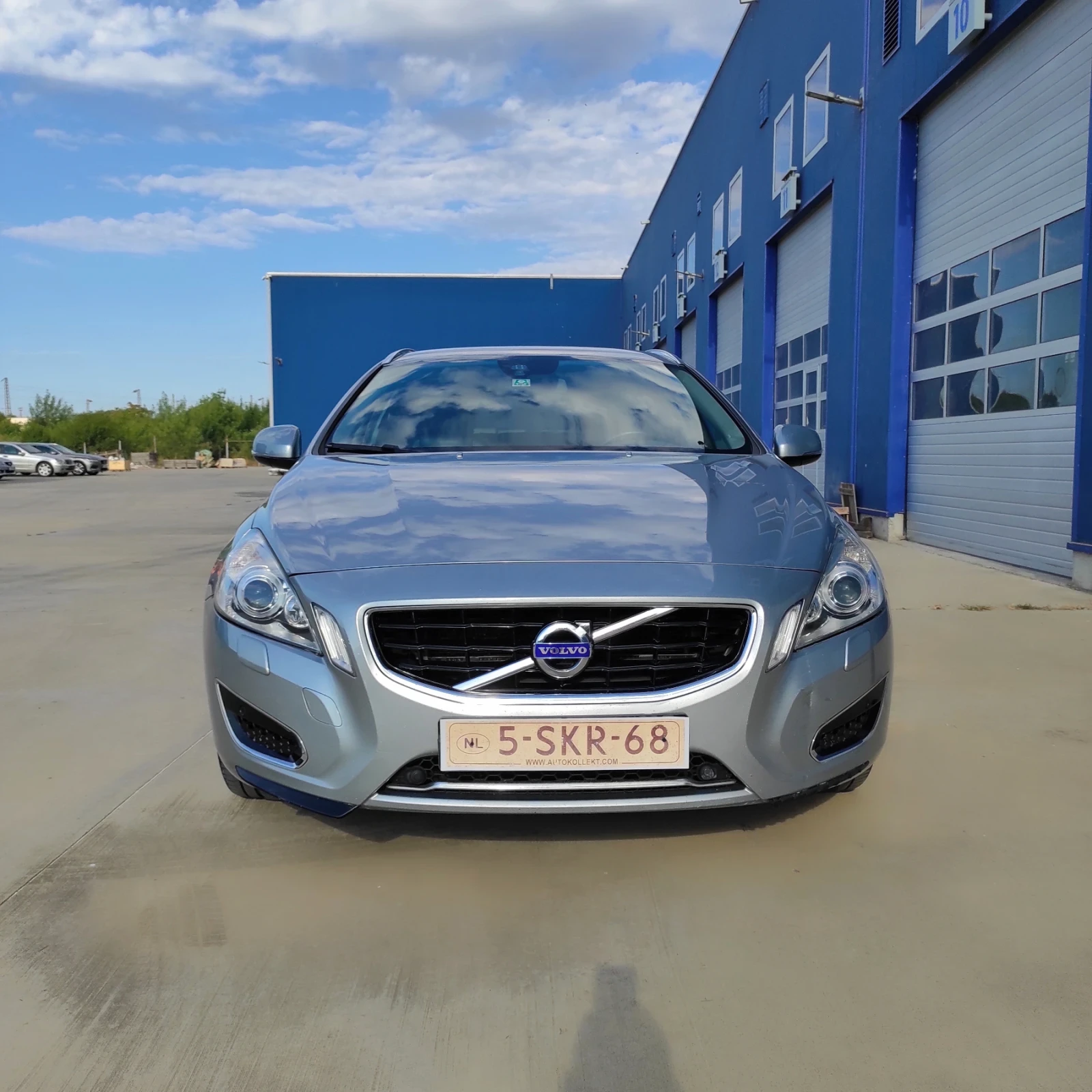 Volvo V60 2, 4 Plug in Hybrid  - изображение 2