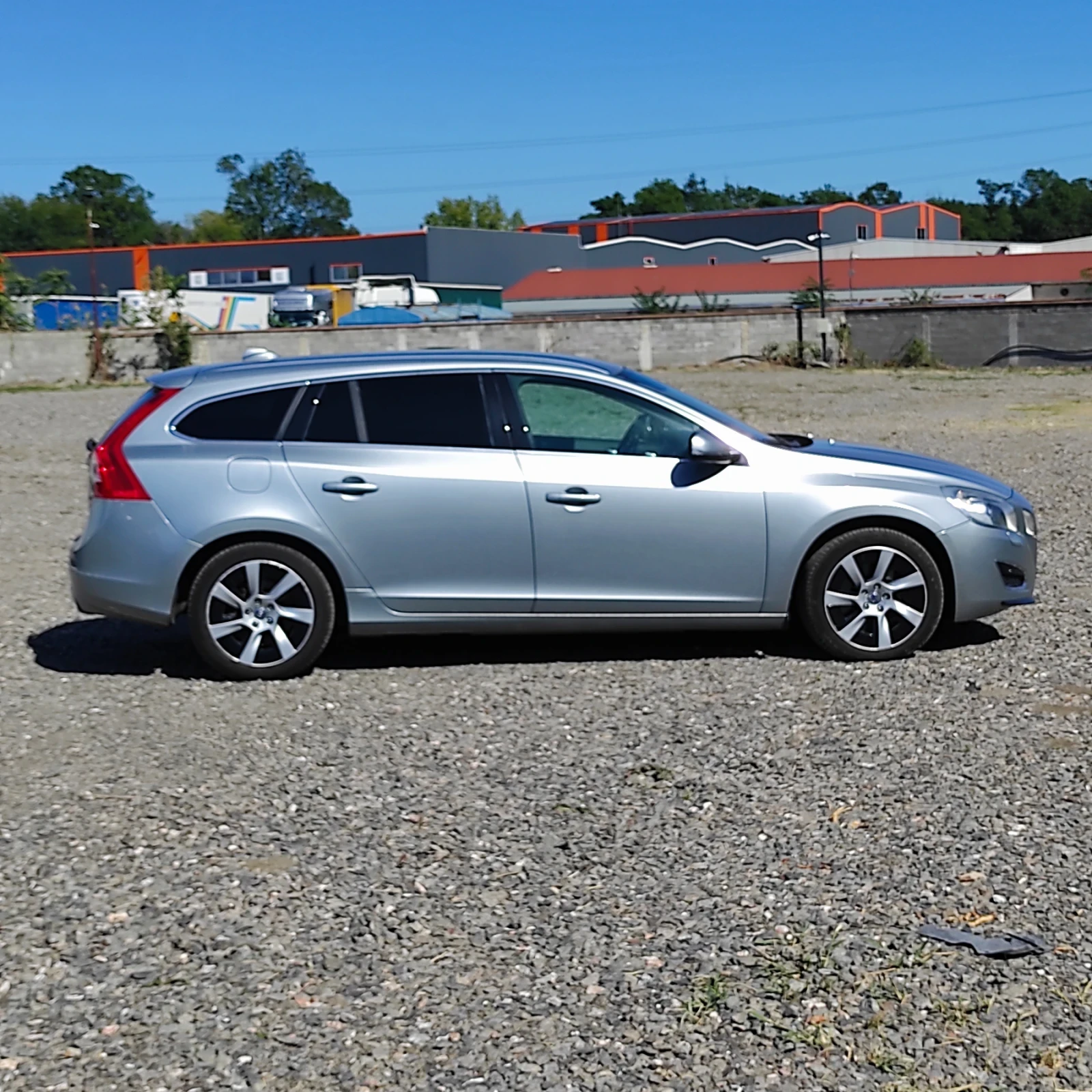 Volvo V60 2, 4 Plug in Hybrid  - изображение 3