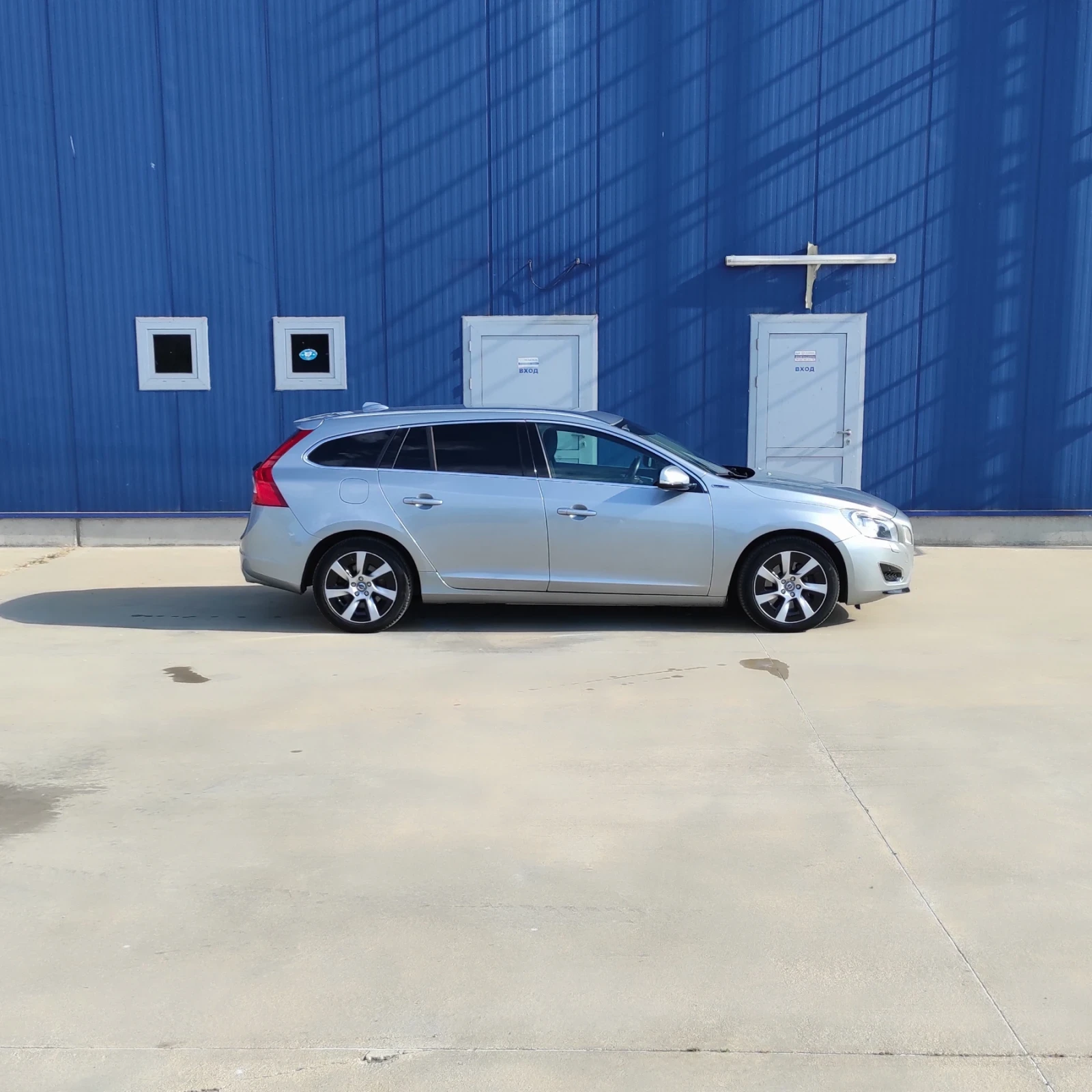 Volvo V60 2, 4 Plug in Hybrid  - изображение 4