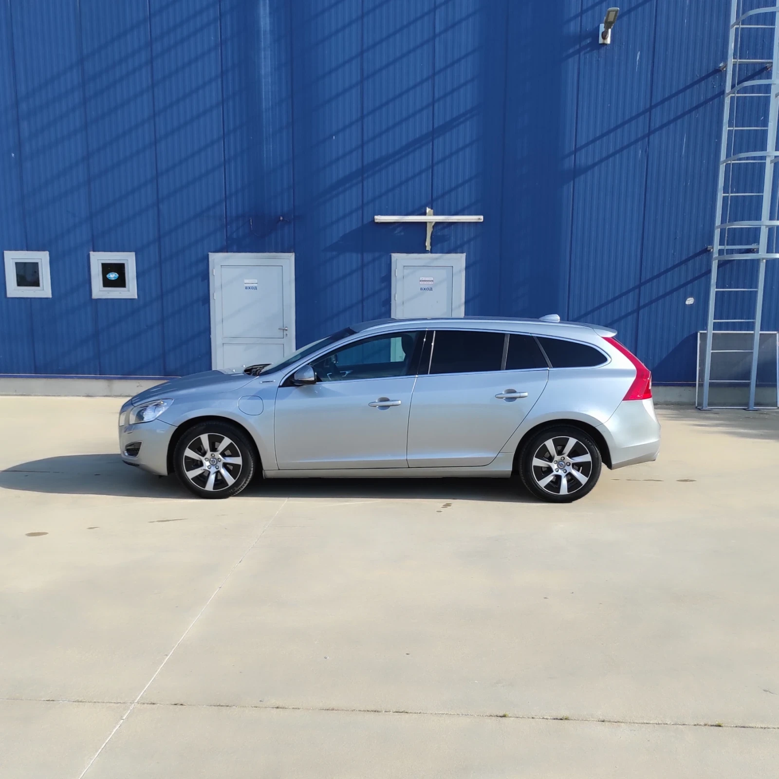 Volvo V60 2, 4 Plug in Hybrid  - изображение 5