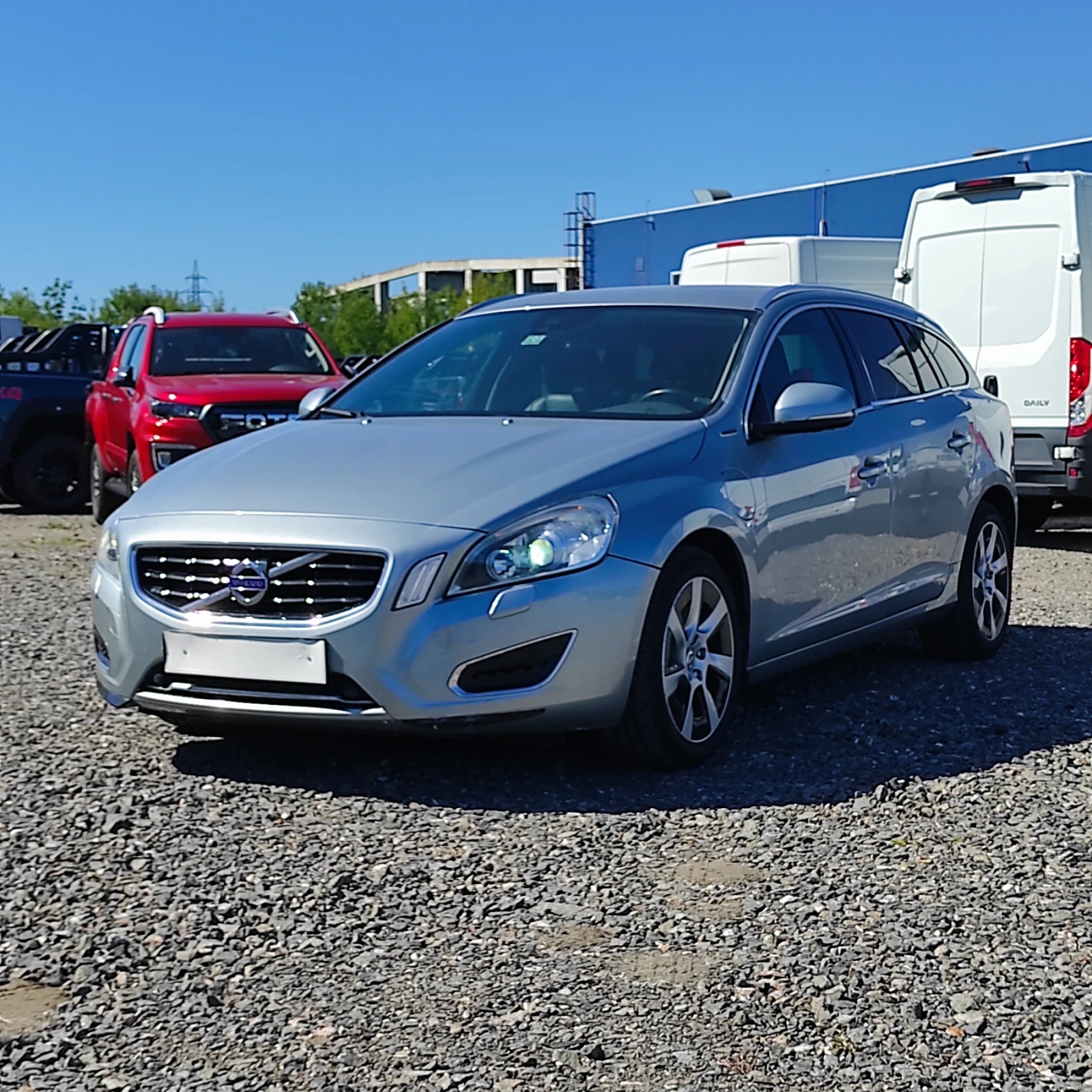 Volvo V60 2, 4 Plug in Hybrid  - изображение 2