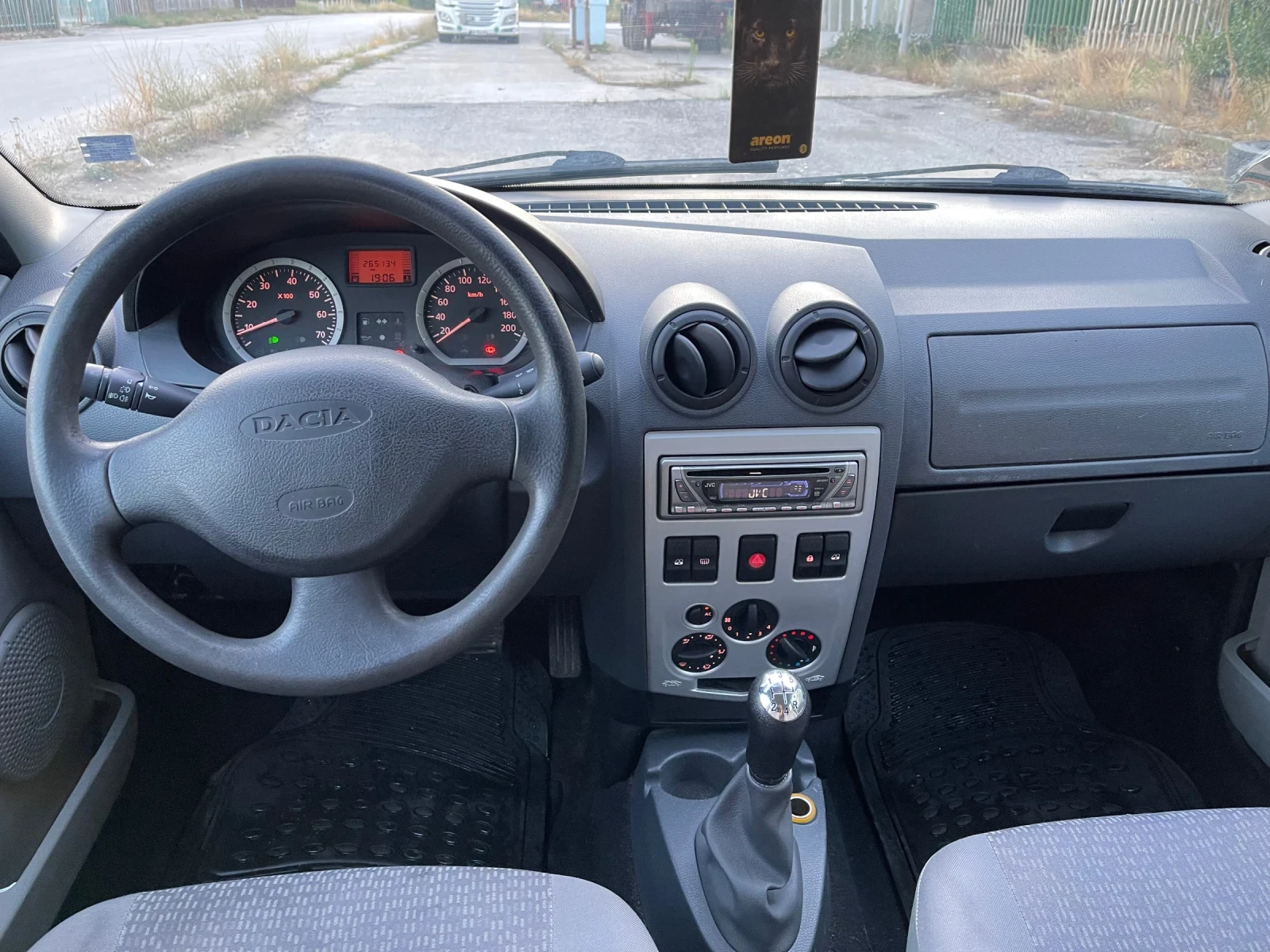 Dacia Logan Климатик / 7 местна  - изображение 9