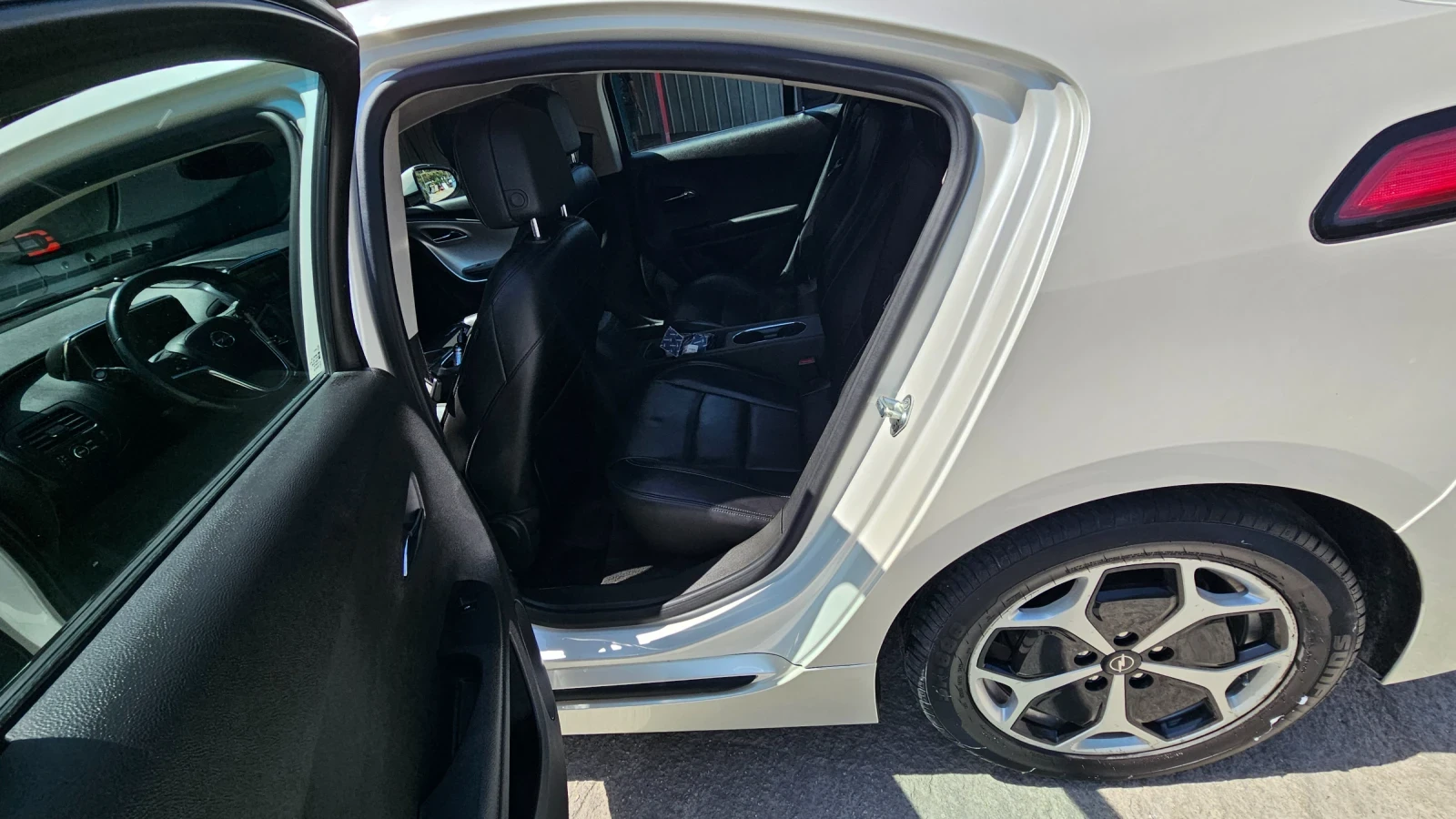 Opel Ampera Plug in hybrid - изображение 4