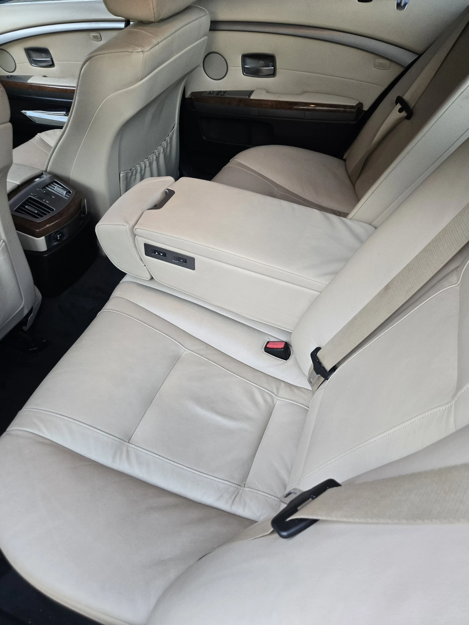 BMW 740 Нов внос във много добро състояние  - изображение 9