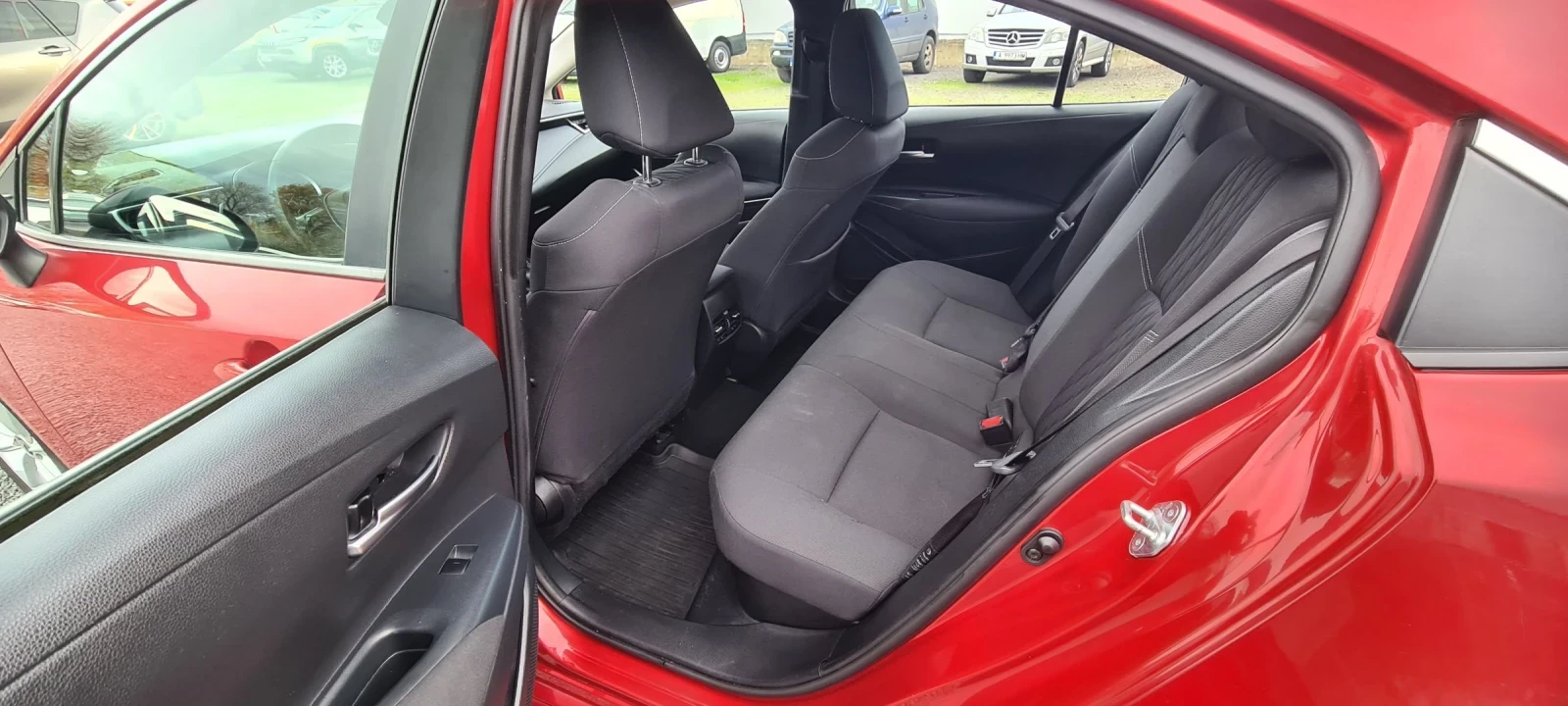 Toyota Corolla Hibrid - изображение 8