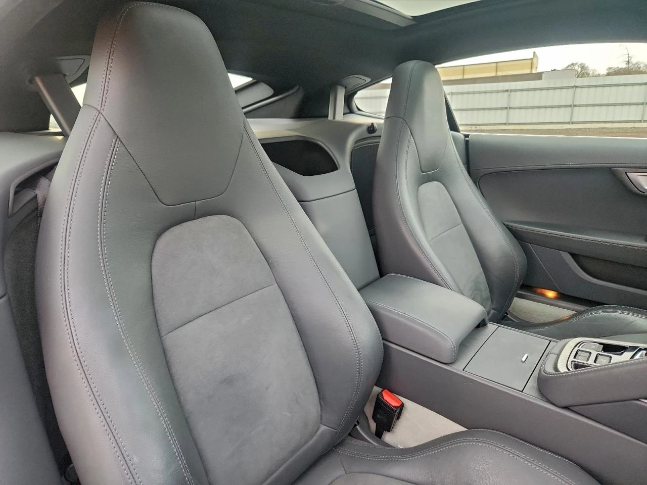 Jaguar F-Type V6 340кс - изображение 10