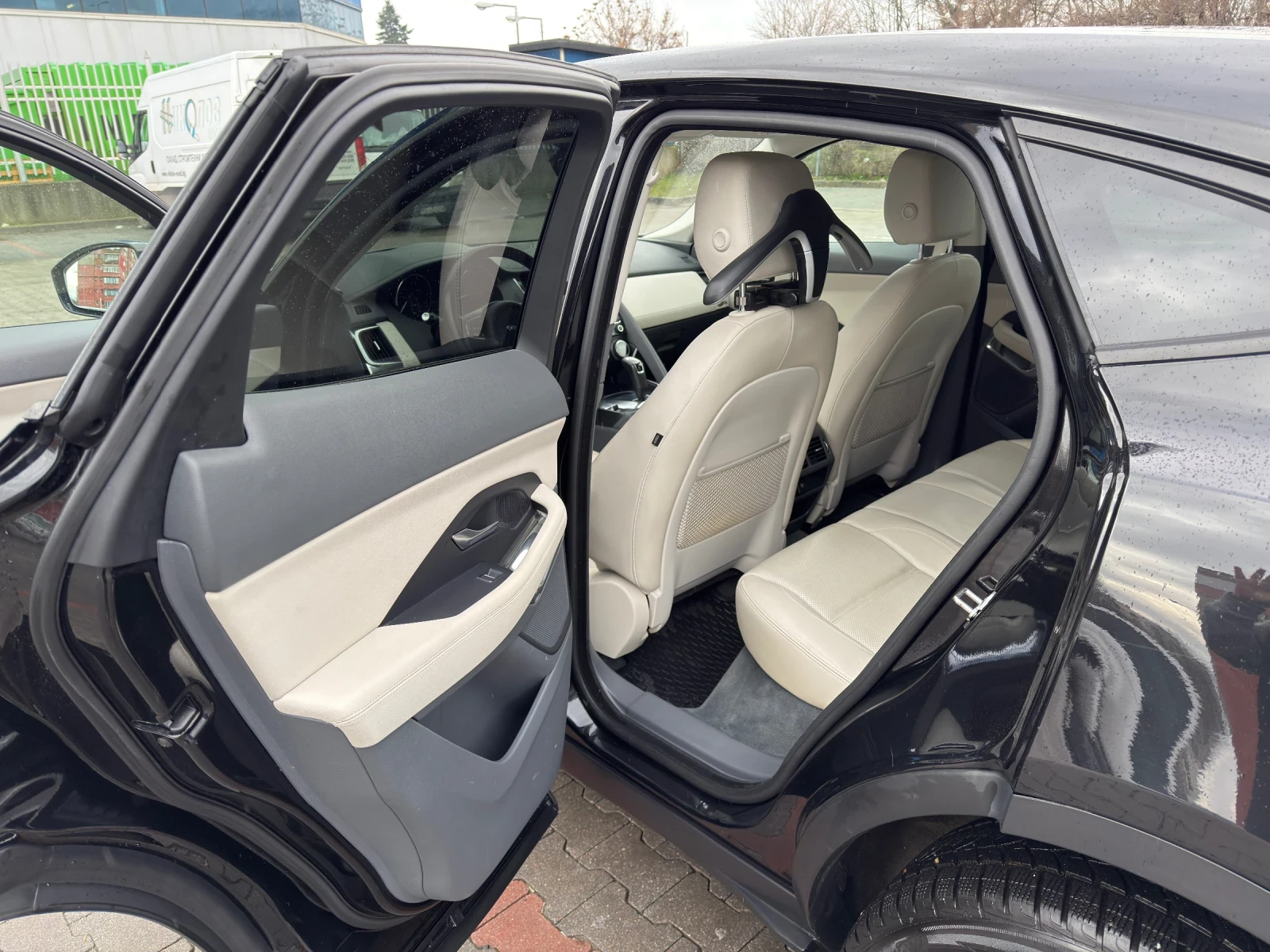 Jaguar E-pace, снимка 13 - Автомобили и джипове - 53894469