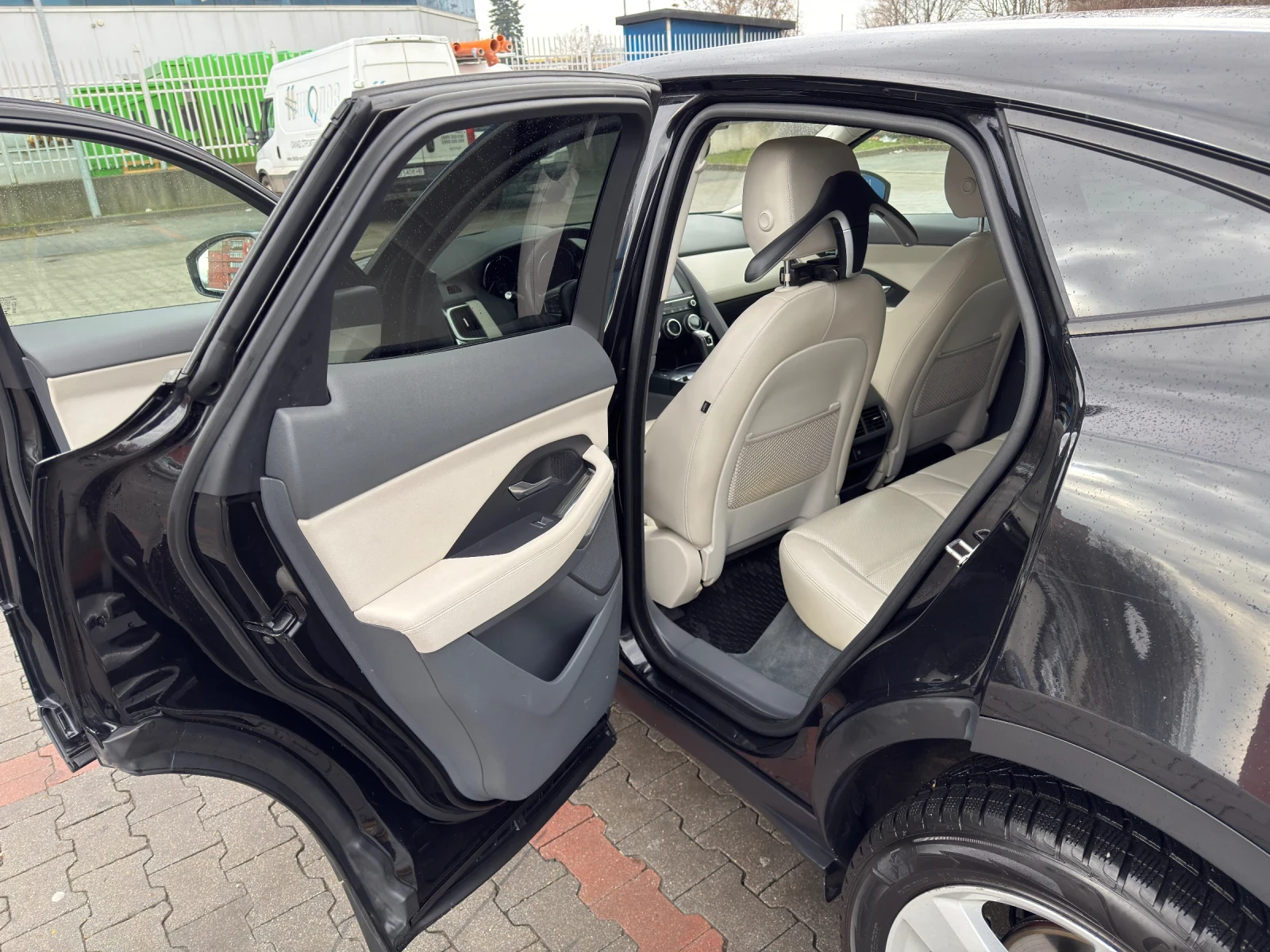 Jaguar E-pace, снимка 16 - Автомобили и джипове - 53894469