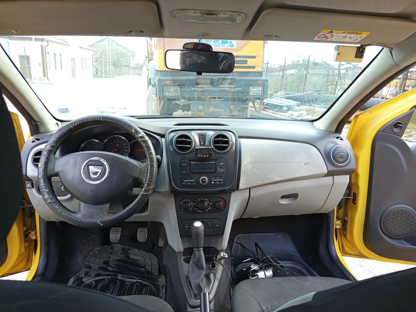 Dacia Logan 1200, снимка 11 - Автомобили и джипове - 54102532