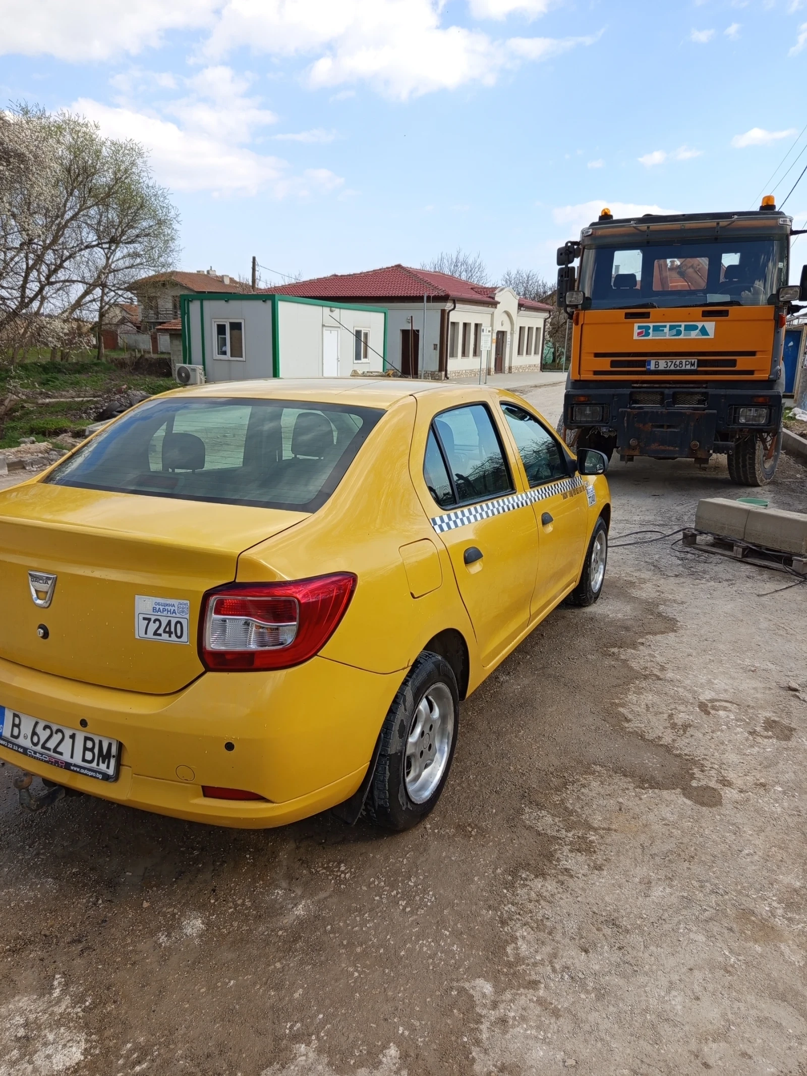 Dacia Logan 1200, снимка 6 - Автомобили и джипове - 54102532