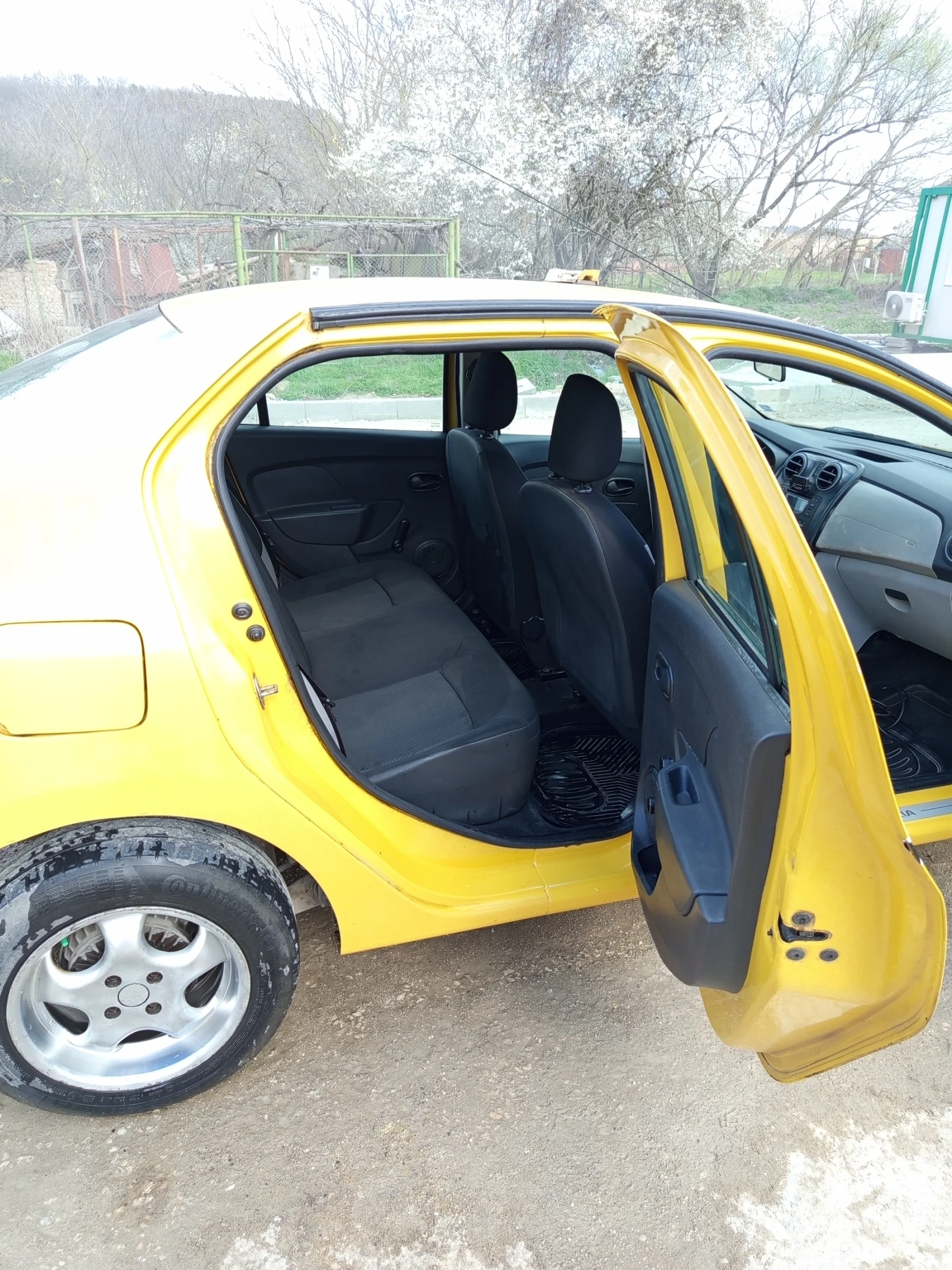 Dacia Logan 1200, снимка 8 - Автомобили и джипове - 54102532