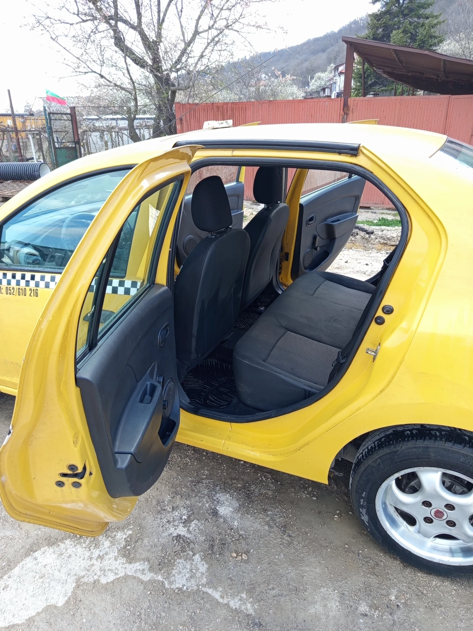 Dacia Logan 1200, снимка 9 - Автомобили и джипове - 54102532