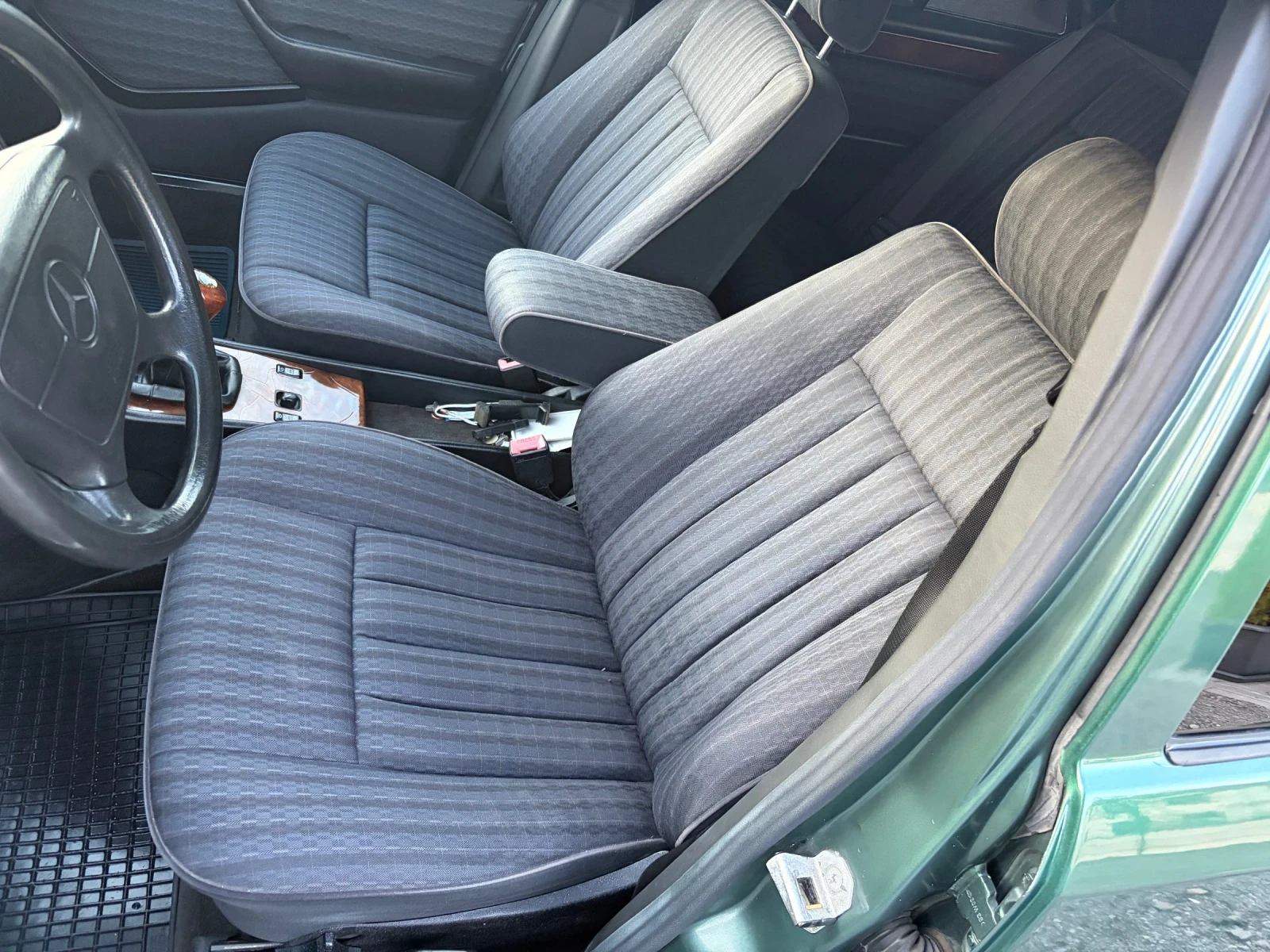 Mercedes-Benz 124, снимка 9 - Автомобили и джипове - 54130368