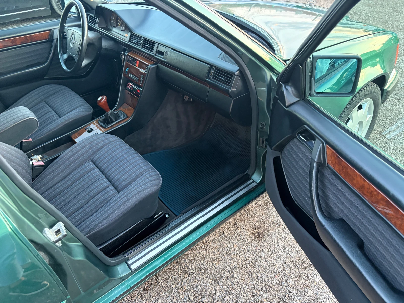 Mercedes-Benz 124, снимка 14 - Автомобили и джипове - 54130368