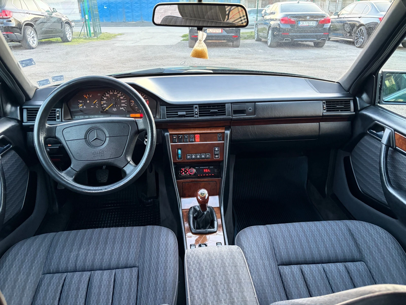 Mercedes-Benz 124, снимка 13 - Автомобили и джипове - 54130368