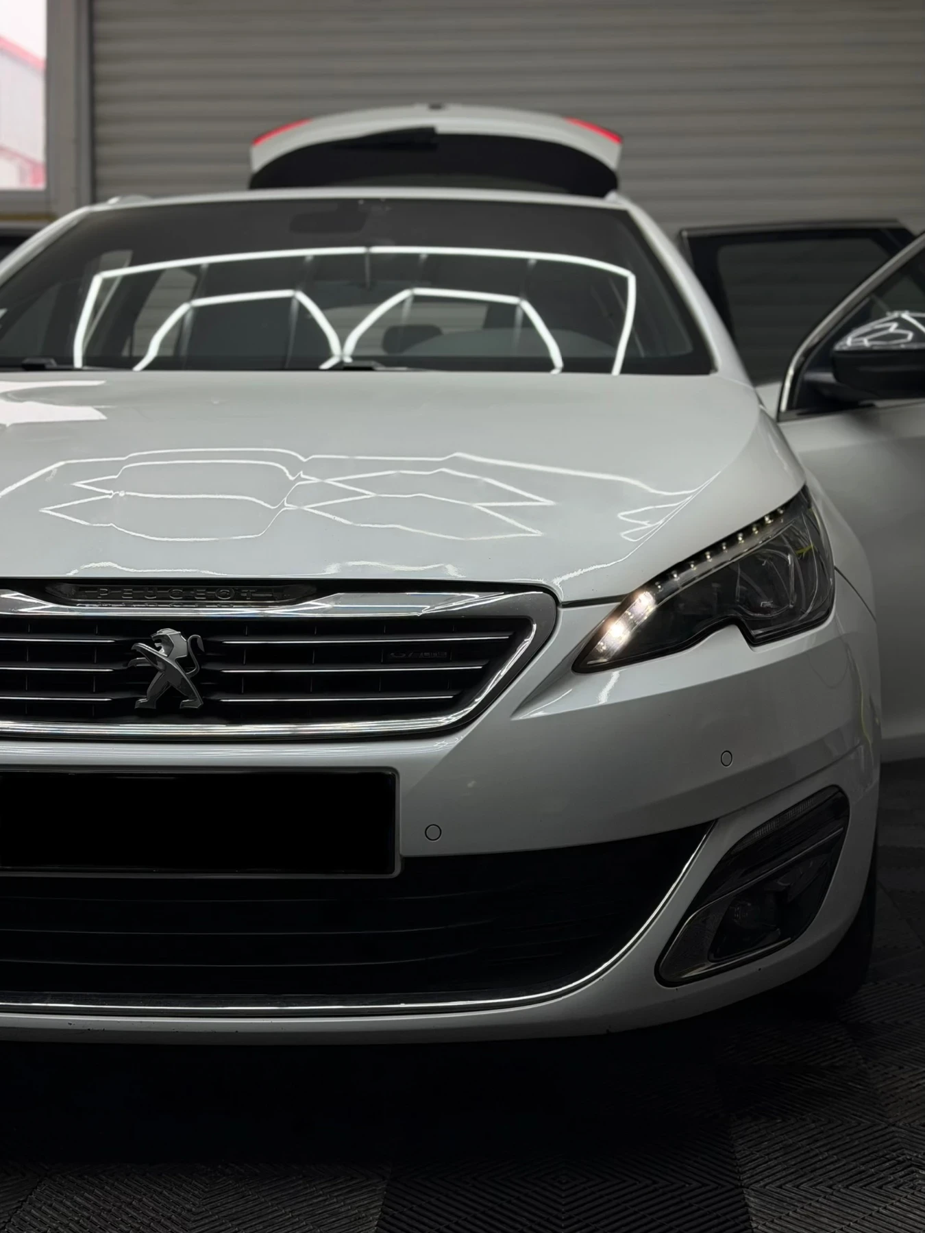 Peugeot 308 GT Line, Автомат, Бяла перла, снимка 2 - Автомобили и джипове - 54160554