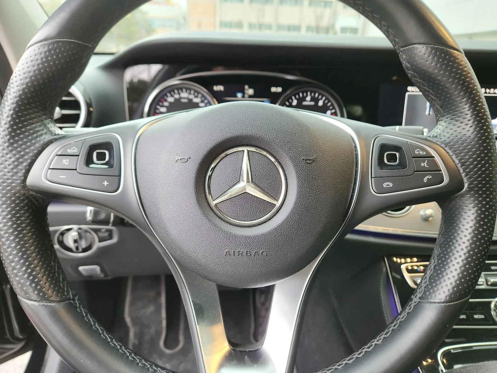 Mercedes-Benz E 300 ПОДГРЕВИ / ШИБИДАХ / HEADUP, снимка 9 - Автомобили и джипове - 54314625