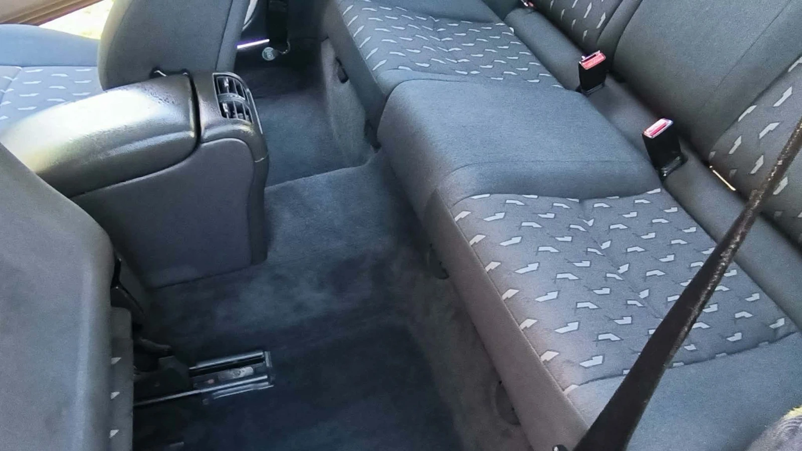 Mercedes-Benz C 180 Kompressor, снимка 11 - Автомобили и джипове - 54358801