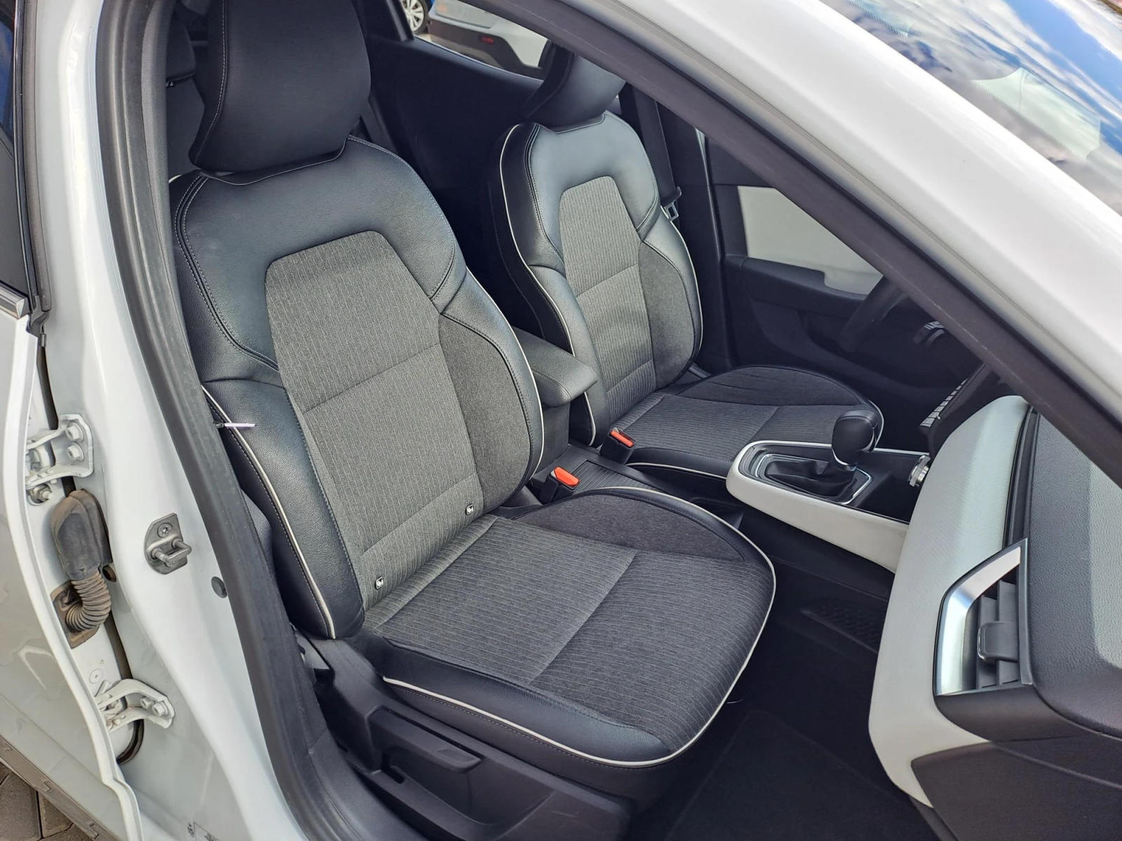 Renault Clio 1.0 TCe 90 k.c.Evolution AUTOMATIC Stop&Start EDC, снимка 14 - Автомобили и джипове - 54482380