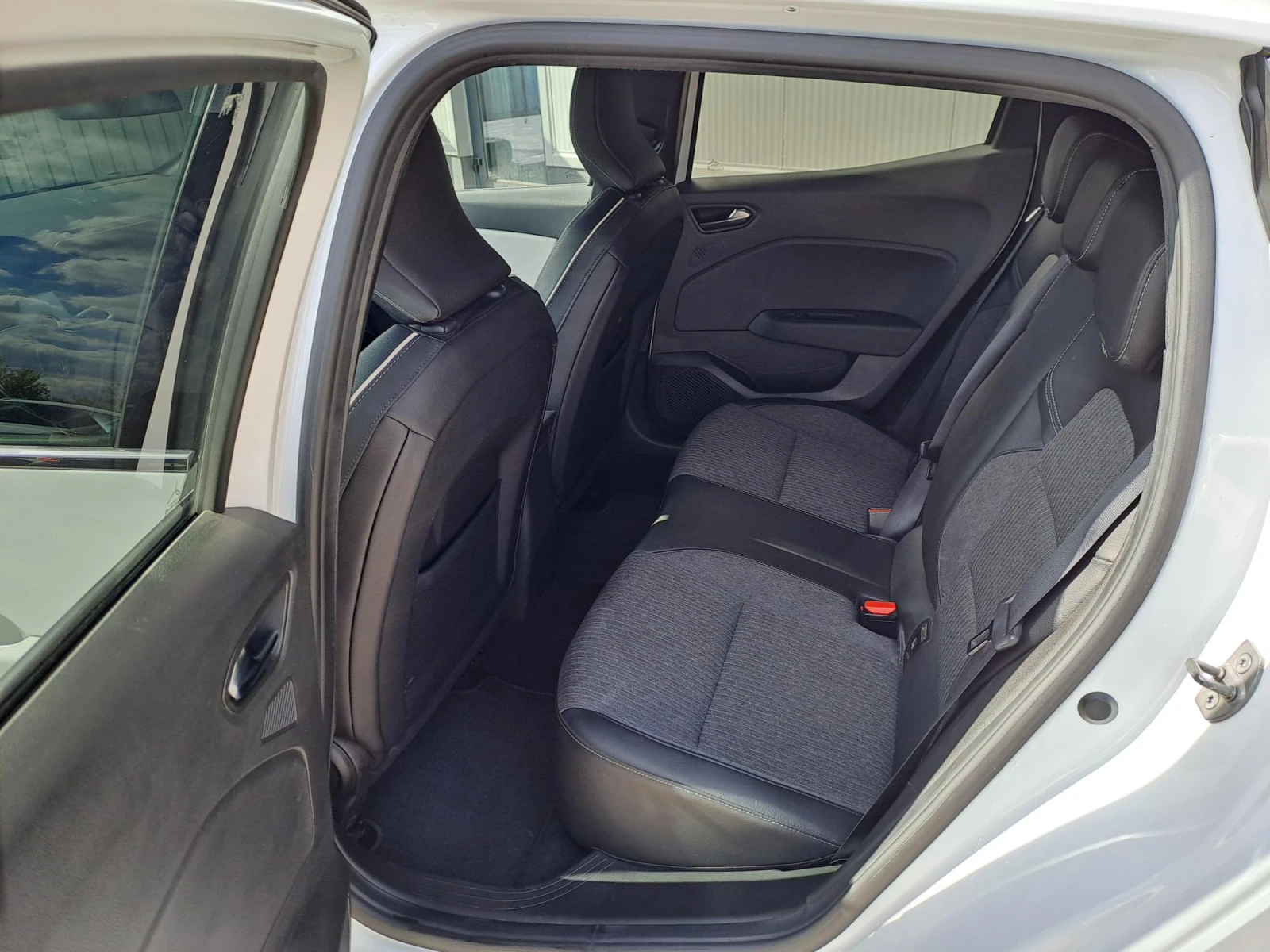 Renault Clio 1.0 TCe 90 k.c.Evolution AUTOMATIC Stop&Start EDC, снимка 10 - Автомобили и джипове - 54482380
