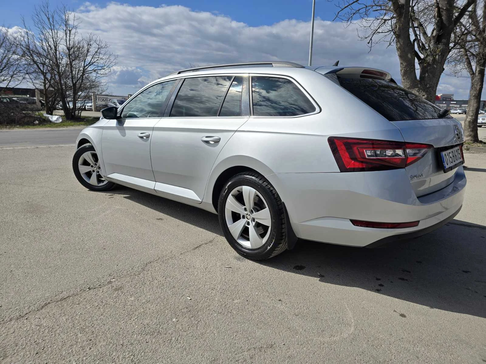 Skoda Superb DISTRONIK/2.0tdi/150hp, снимка 4 - Автомобили и джипове - 54507308