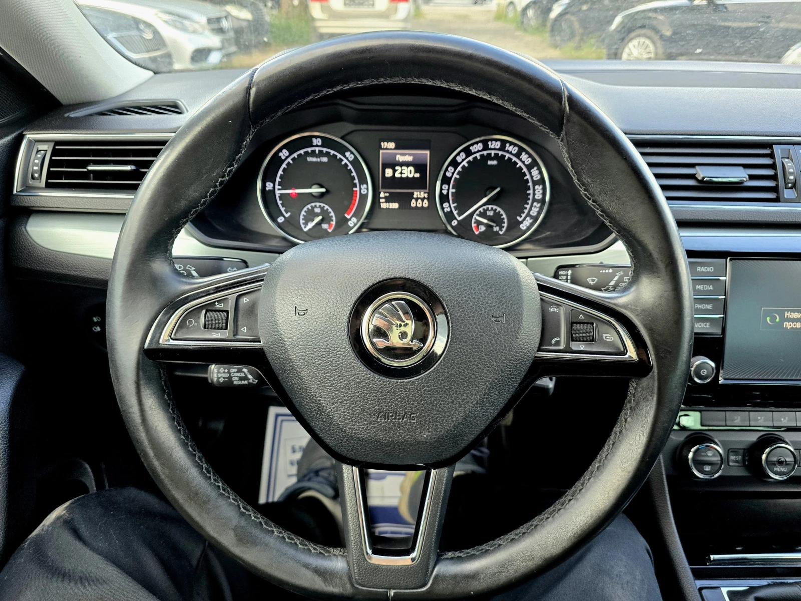 Skoda Superb DISTRONIK/2.0tdi/150hp, снимка 8 - Автомобили и джипове - 54507308