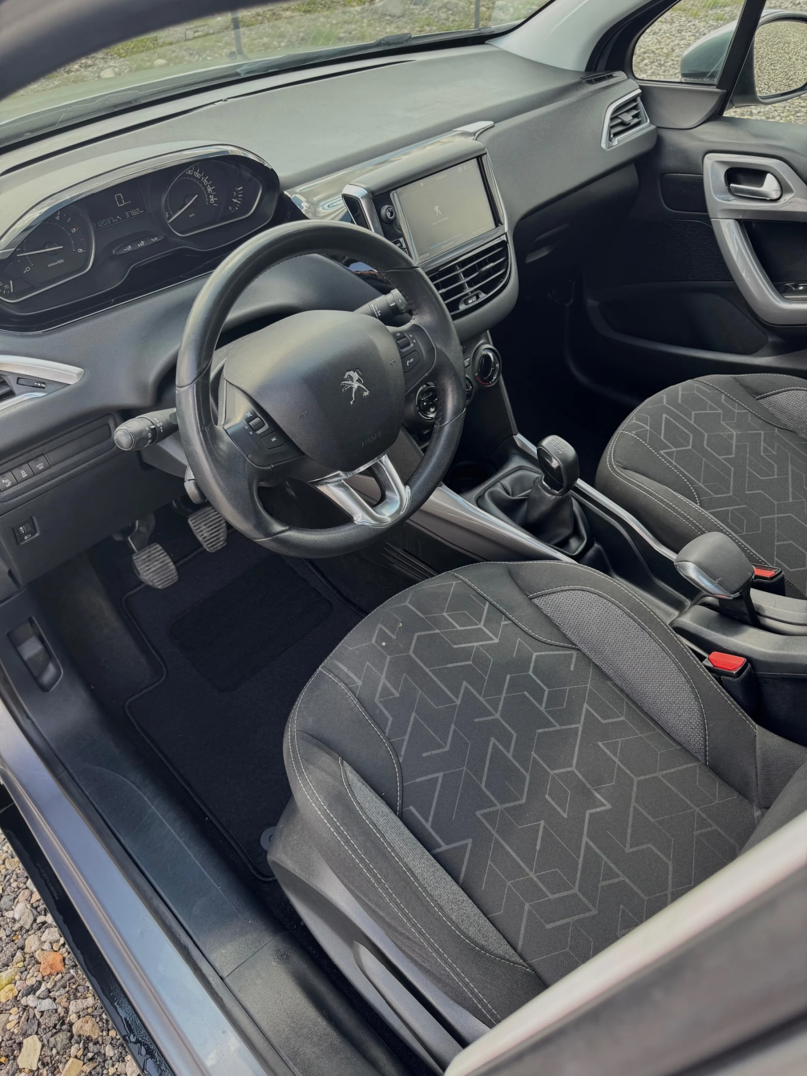 Peugeot 2008 1.6, снимка 7 - Автомобили и джипове - 54905578