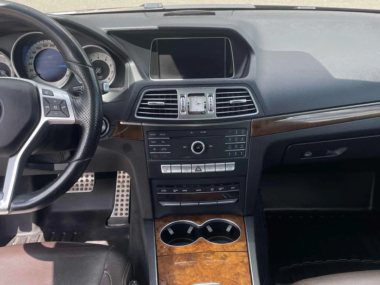 Mercedes-Benz E 400 * 4MATIC / ГЛАВНО ПРЕДСТАВИТЕЛСТВО НА MERCEDES, снимка 9 - Автомобили и джипове - 55177837