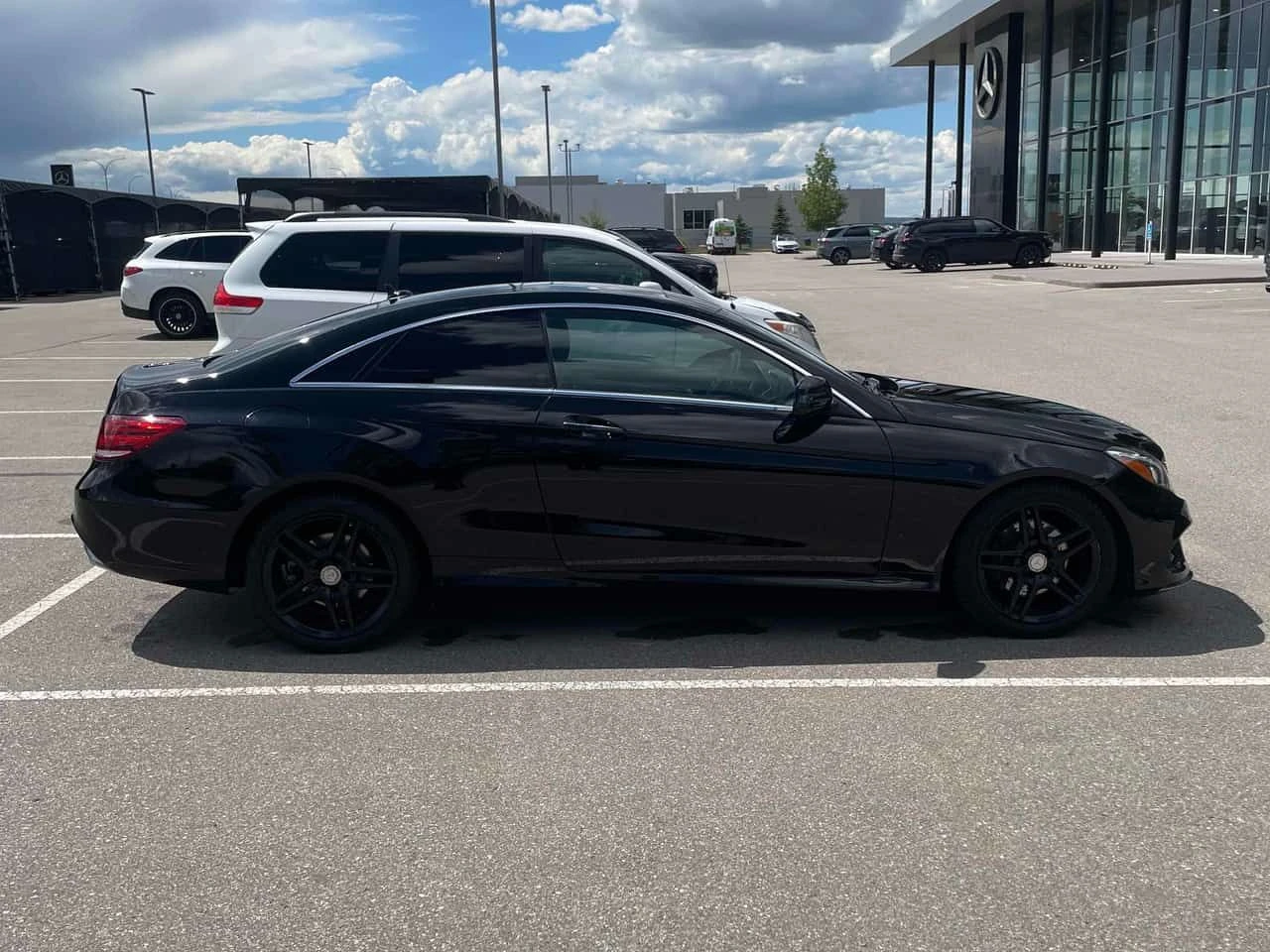 Mercedes-Benz E 400 * 4MATIC / ГЛАВНО ПРЕДСТАВИТЕЛСТВО НА MERCEDES, снимка 4 - Автомобили и джипове - 55177837
