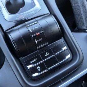 Porsche Cayenne 3.0 V6 Hybrid/Bose/Pano - 35000 лв. / 17895.22 € - 56273775 11