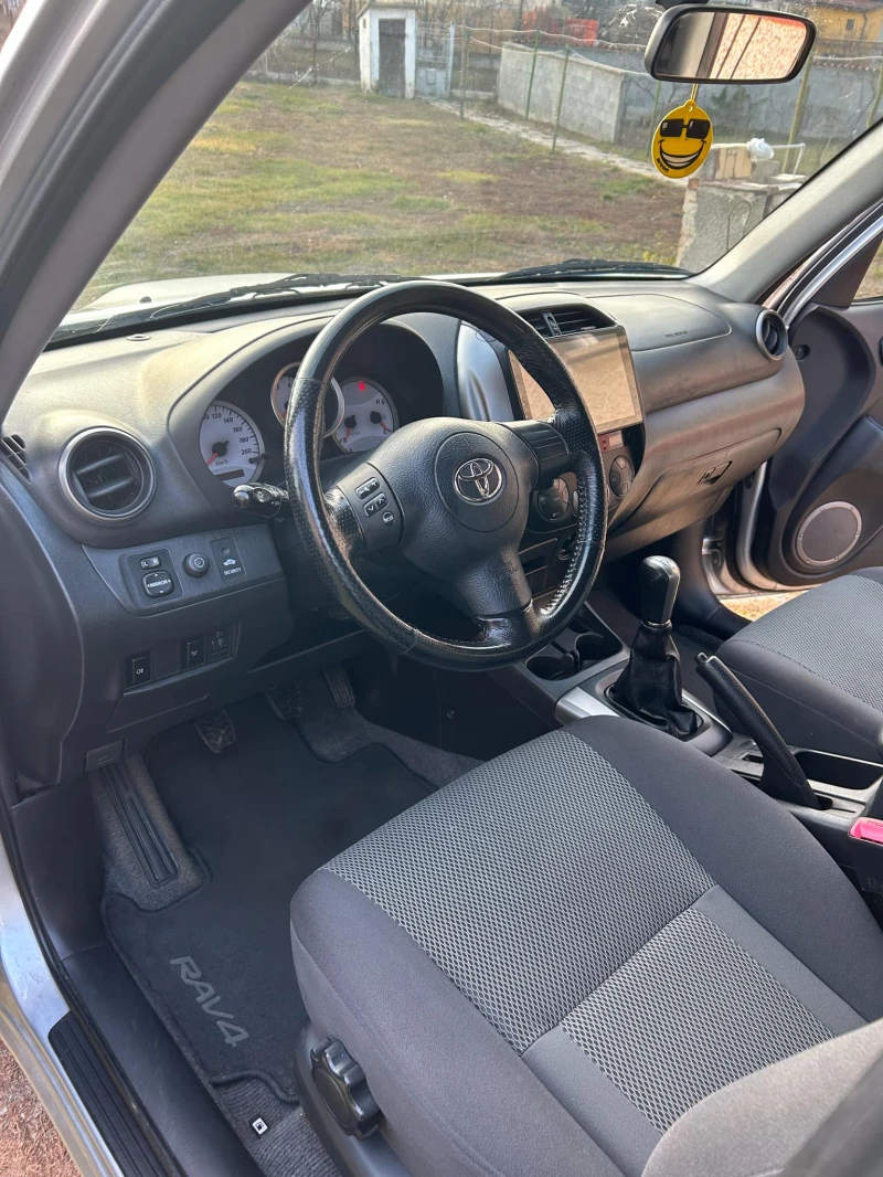 Toyota Rav4 2.0 D4D, снимка 3 - Автомобили и джипове - 48145477