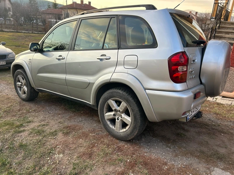 Toyota Rav4 2.0 D4D, снимка 7 - Автомобили и джипове - 48145477