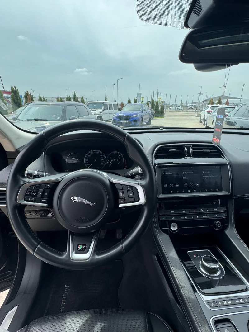 Jaguar F-PACE * 3.0* PANO* R-DESIGN, снимка 13 - Автомобили и джипове - 50384826