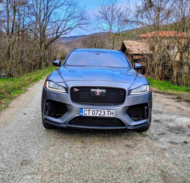 Jaguar F-PACE SVR 551