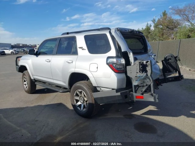 Toyota 4runner * TRD * OFFROAD * CARFAX * АВТО КРЕДИТИРАНЕ - изображение 6