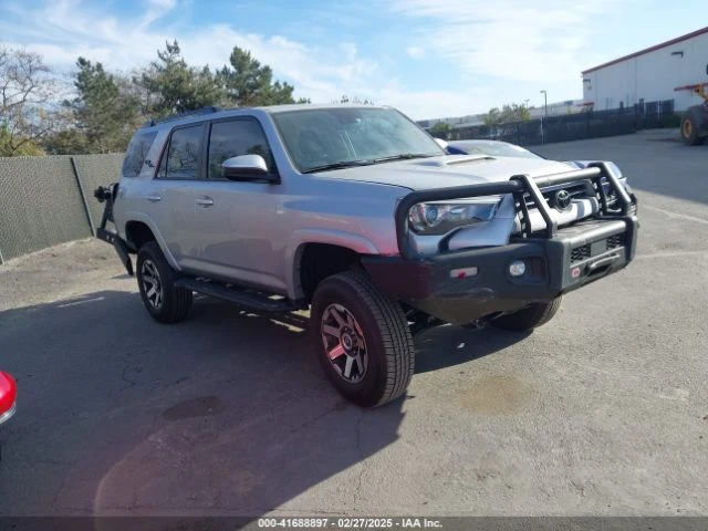 Toyota 4runner * TRD * OFFROAD * CARFAX * АВТО КРЕДИТИРАНЕ - изображение 3