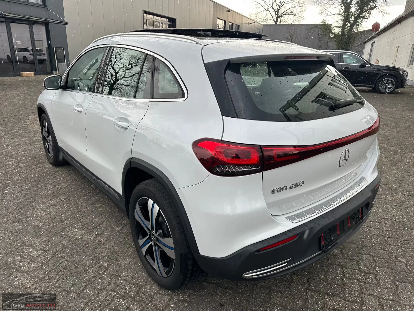 Mercedes-Benz EQA 250/PROGRESSIVE/190HP/PANO/CAM/AHK/LED/H.PUMP/927g, снимка 2 - Автомобили и джипове - 53837771