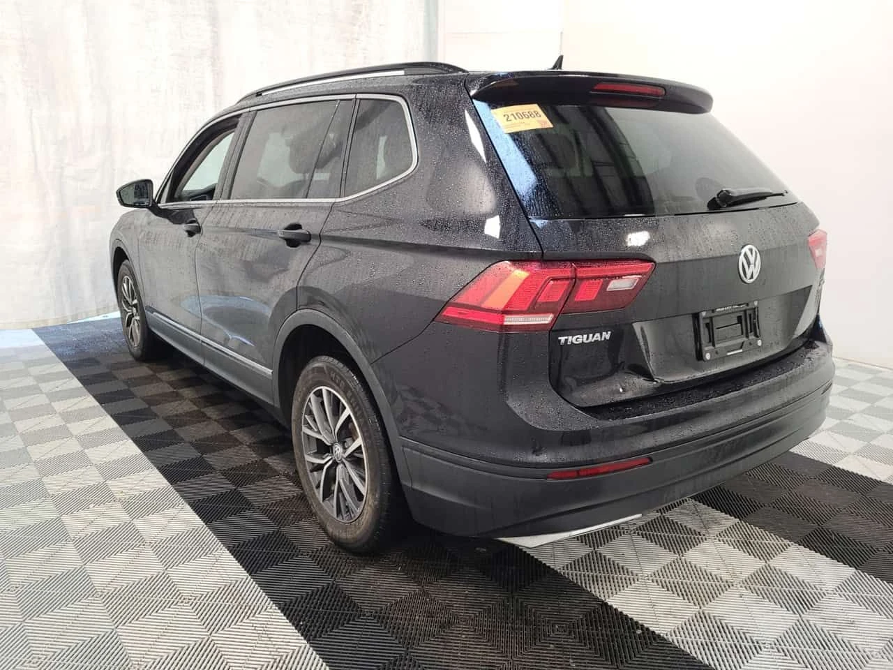 VW Tiguan UNITED| PANO| ПОДГРЕВИ| CARFAX, снимка 4 - Автомобили и джипове - 53962229
