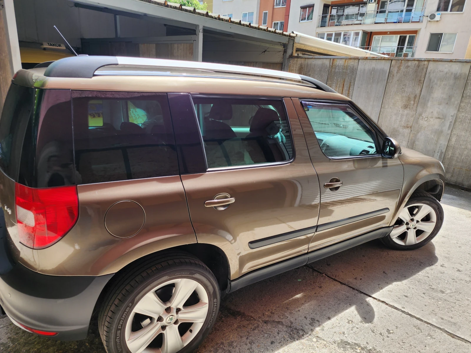 Skoda Yeti 2.0 TDI 4x4, снимка 4 - Автомобили и джипове - 54630258