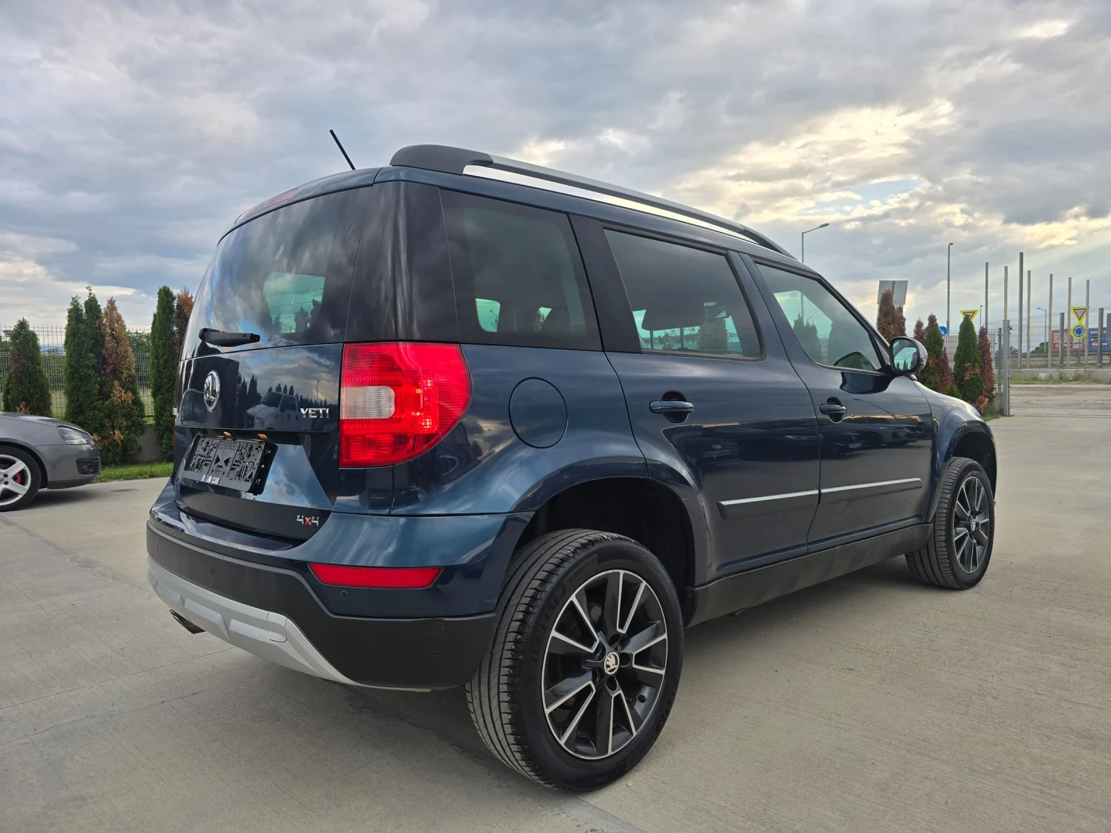 Skoda Yeti 2.0 TDI DSG 4X4, снимка 8 - Автомобили и джипове - 54642343