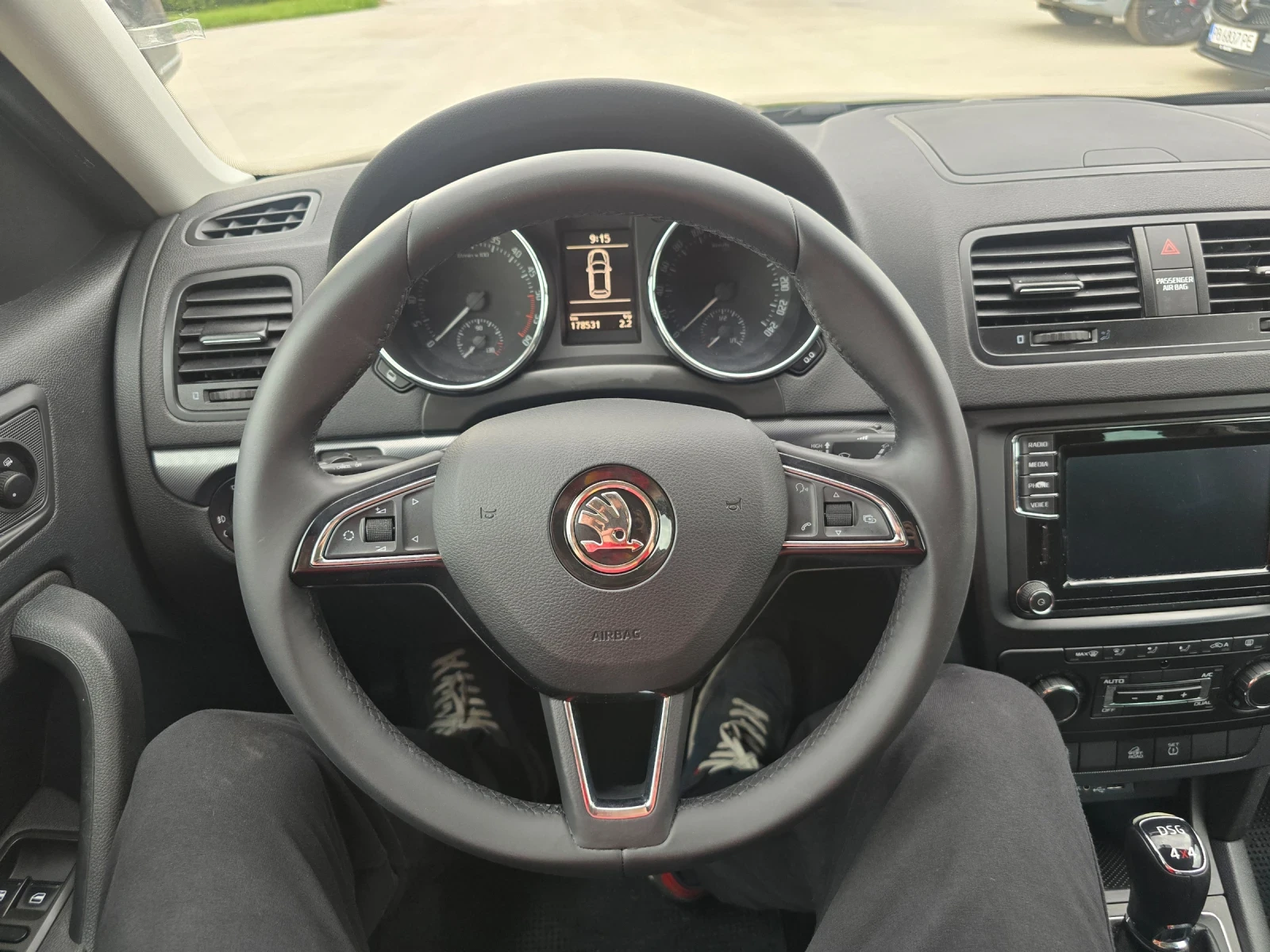 Skoda Yeti 2.0 TDI DSG 4X4, снимка 12 - Автомобили и джипове - 54642343