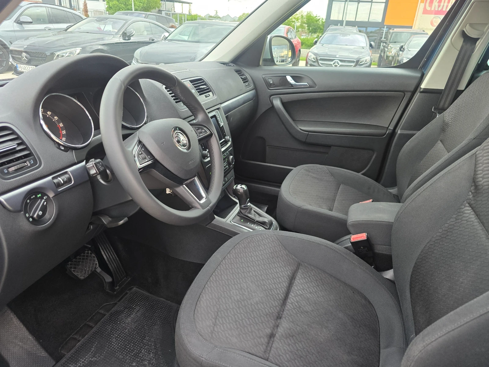 Skoda Yeti 2.0 TDI DSG 4X4, снимка 10 - Автомобили и джипове - 54642343