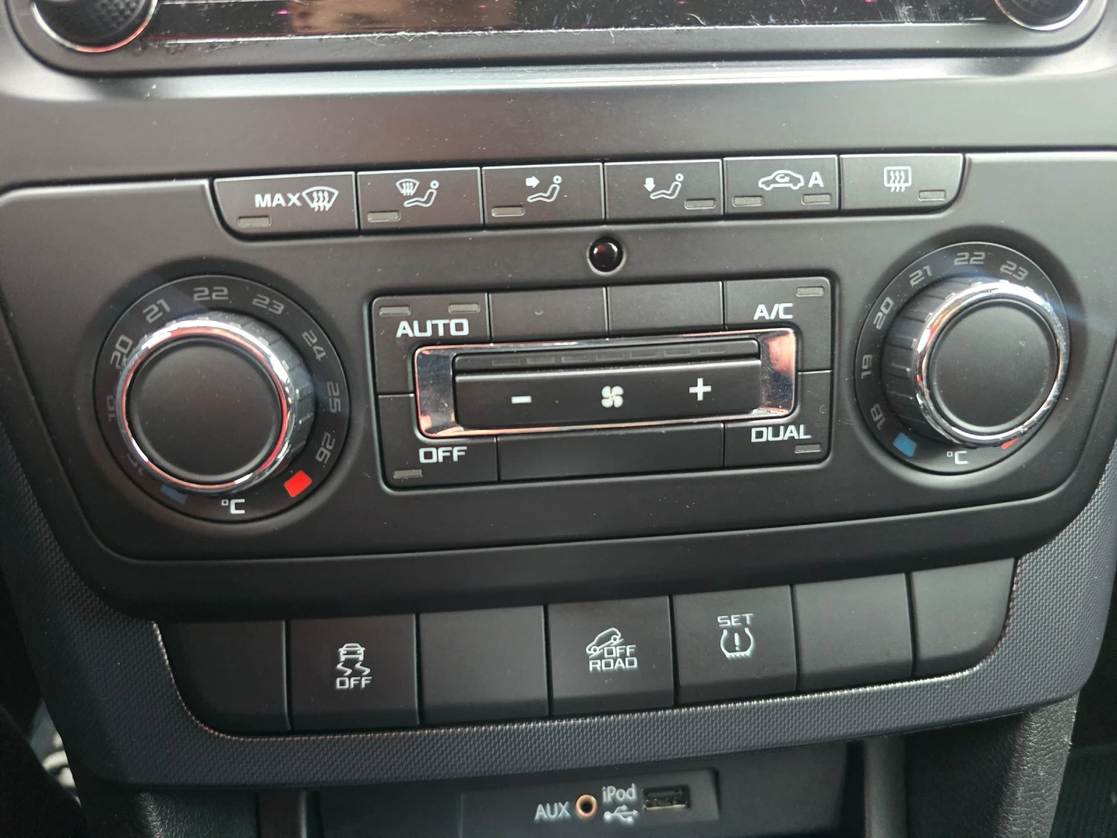 Skoda Yeti 2.0 TDI DSG 4X4, снимка 14 - Автомобили и джипове - 54642343
