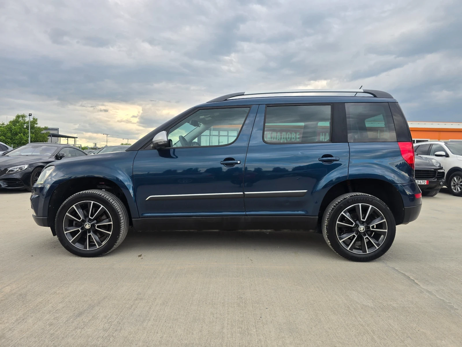 Skoda Yeti 2.0 TDI DSG 4X4, снимка 4 - Автомобили и джипове - 54642343