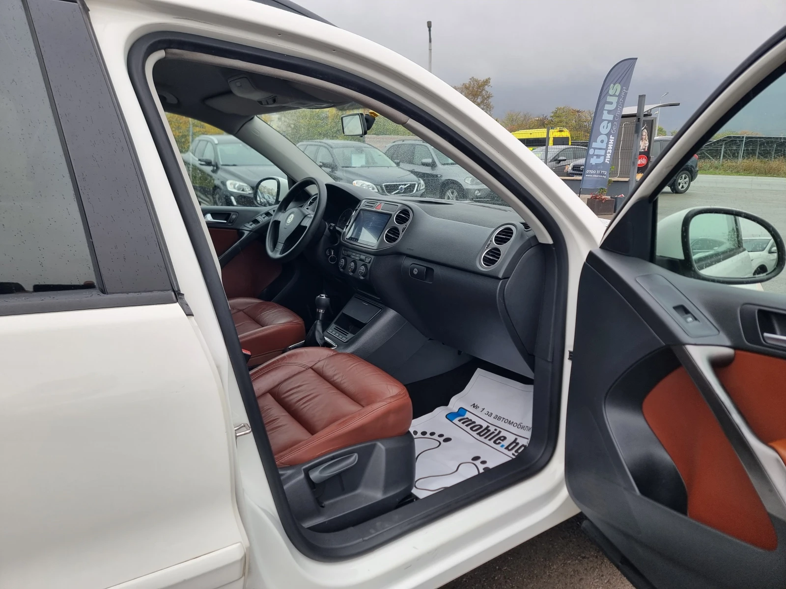 VW Tiguan 2.0TDI, снимка 15 - Автомобили и джипове - 56739279