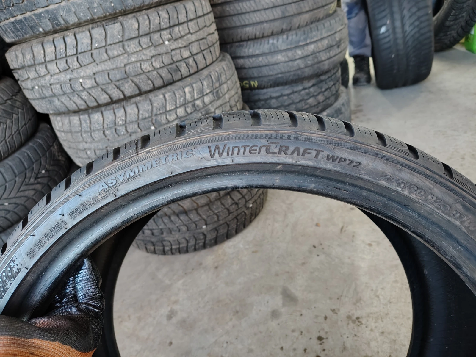 Гуми Зимни 275/30R20, снимка 5 - Гуми и джанти - 54086182