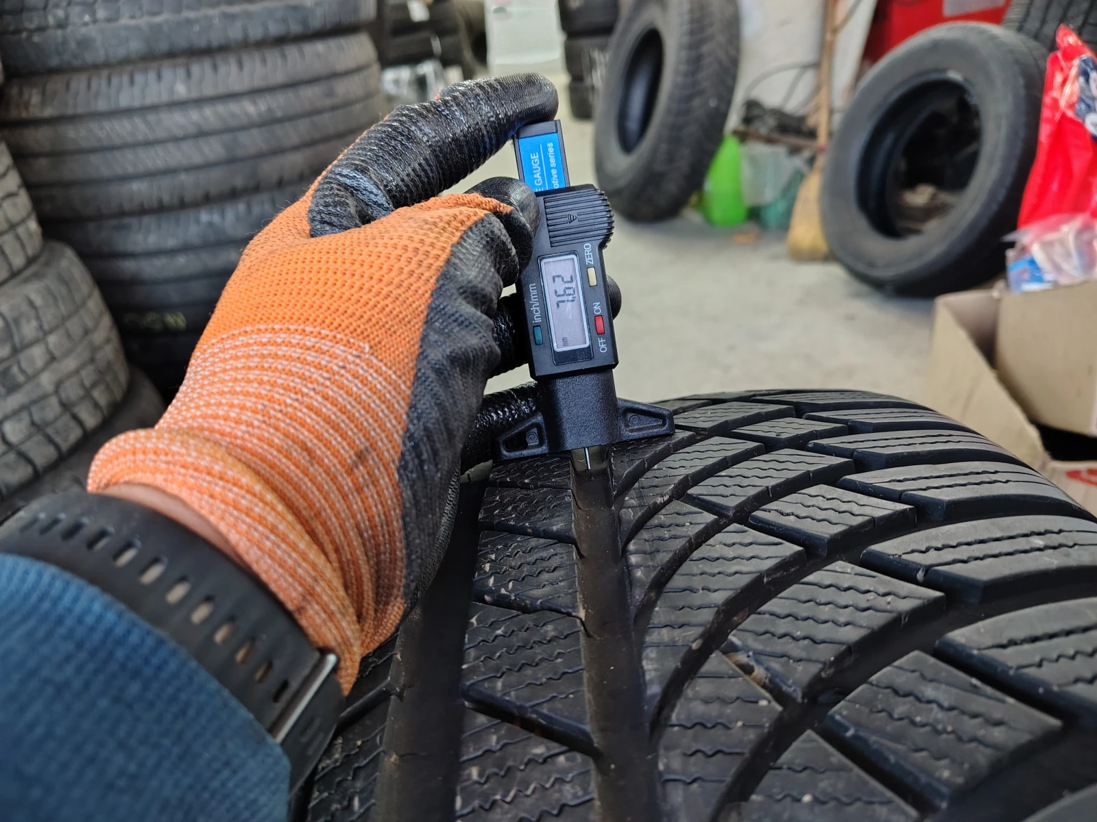 Гуми Зимни 275/30R20, снимка 3 - Гуми и джанти - 54086182